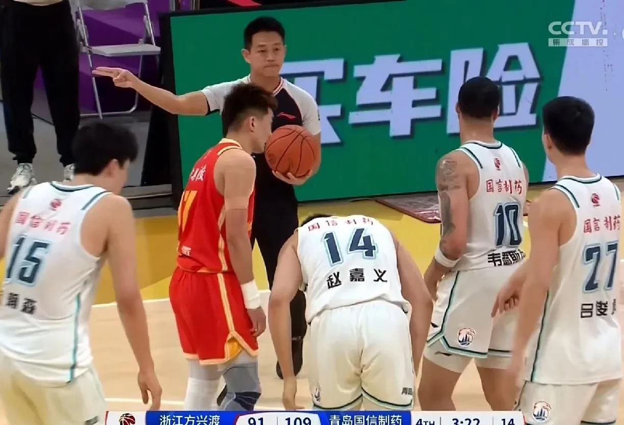 清晨突围战来临，山东男篮围绕CBA季后赛手感冰凉，球迷炸锅，年轻球员得到机会的简单介绍